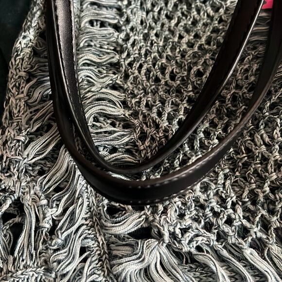 NWT: Lilly Pulitzer Meena Tote Onyx Paradise Glow Engineered Tote$178 - Picture 8 of 14